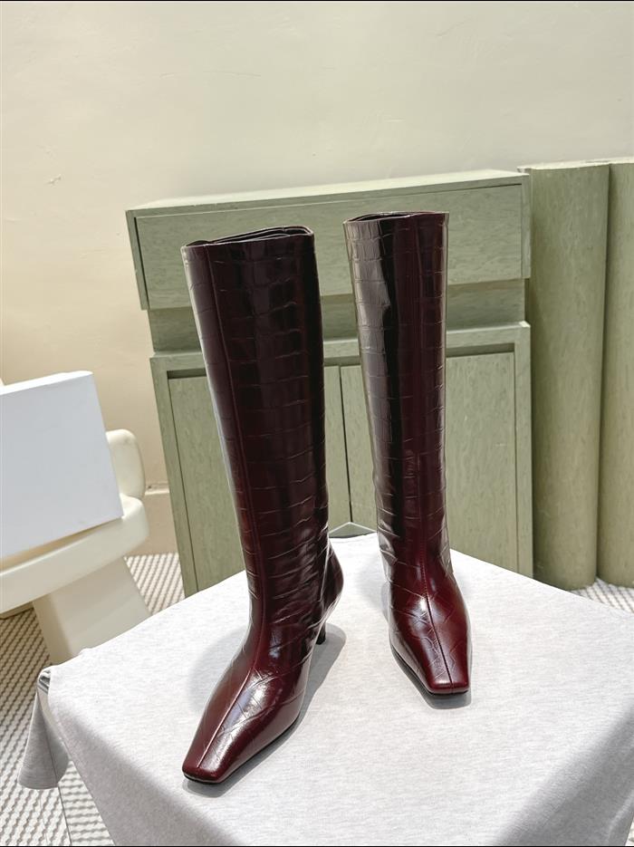 20251128174410925 460